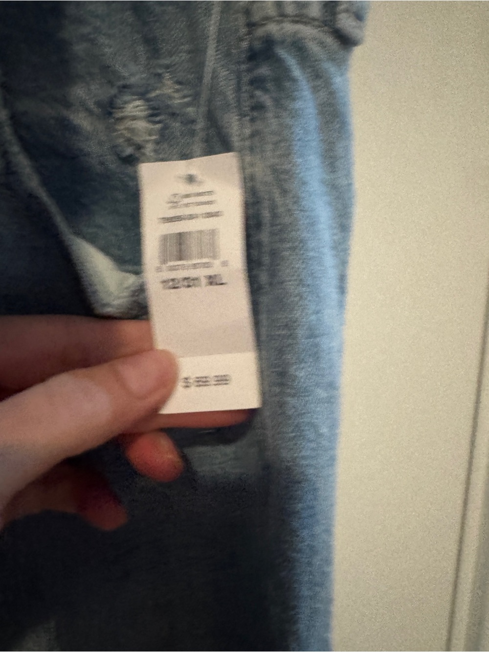 GAP High-Rise  cheeky straight jeans Distressed Jeans - Light Wash - Picture 3 of 5